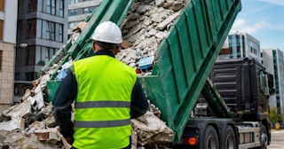 Вывоз строительного мусора в Сальске: услуги лицензированной компании — ПроМусор